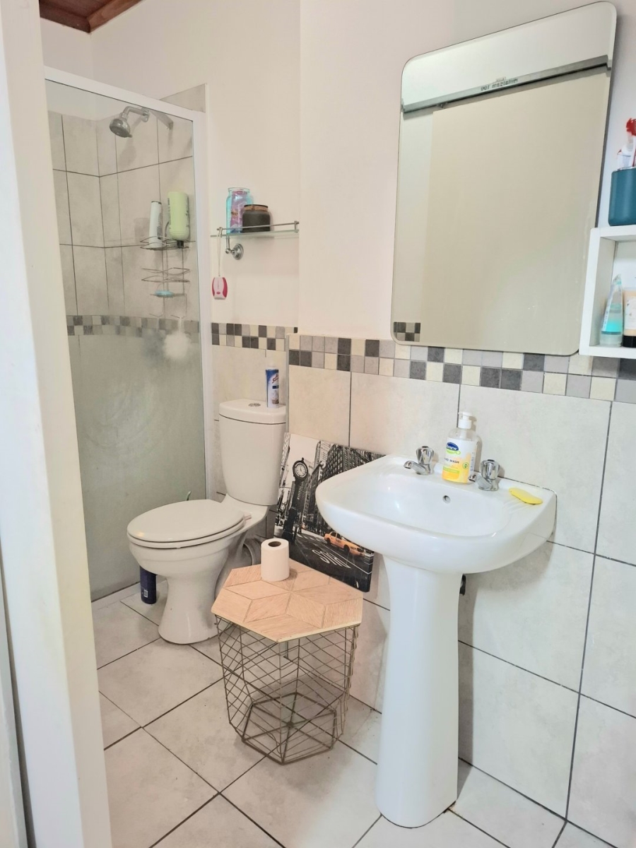5 Bedroom Property for Sale in Oakdale Western Cape